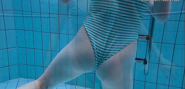  Anetta shows her naked sexy body underwater